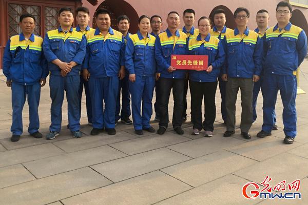 ���й��Σ������ߡ�����һȺ�������ġ���·��ʹ���������찲�Ź㳡ӭ����ح��ͼ