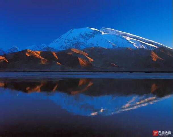 矗立云端俯瞰天山 新疆这些巅峰之旅震撼心灵