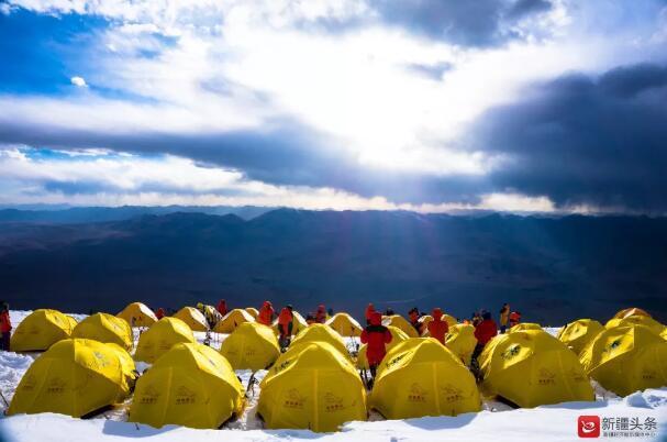 矗立云端俯瞰天山 新疆这些巅峰之旅震撼心灵