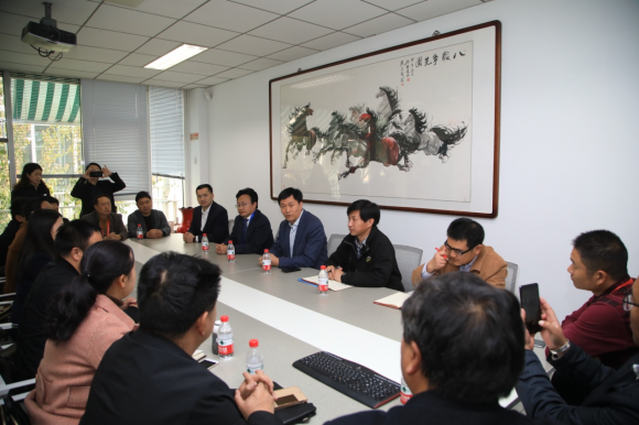 北京一零一中学和凉山州教育局代表团举行座谈