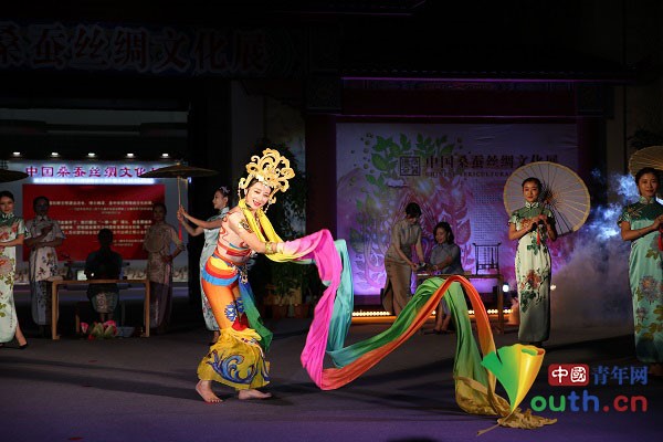 “中国桑蚕丝绸文化展”在京举行