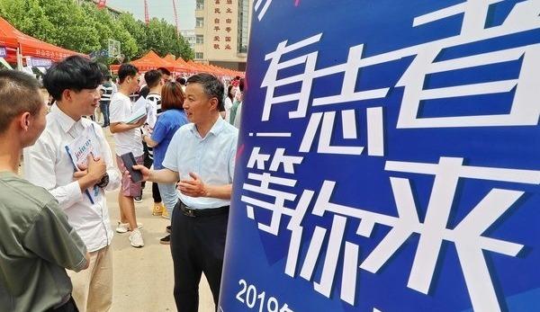 中国日报网评:放开落户限制 激发流动活力