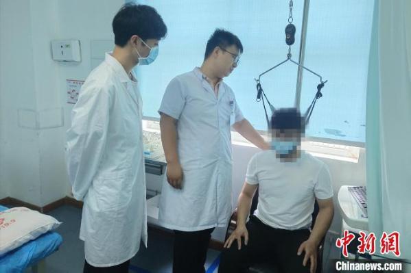 颈椎病排行_中国有2亿颈椎病患者!低头族,别再“谋杀”颈椎了!
