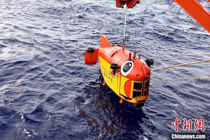 我国研制的海斗一号无人潜水器跨入万米科考应用新阶段