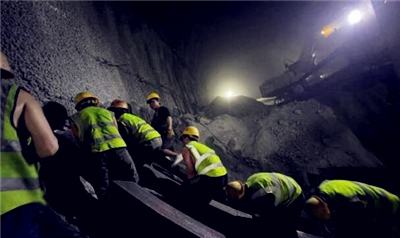 800余铁路工人假期坚守岗位：地下636米建设“地质迷宫”.jpg
