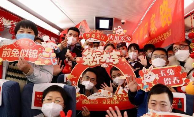 流动的中国：节前春运15天，铁路预计发送旅客1.1亿人次.jpg