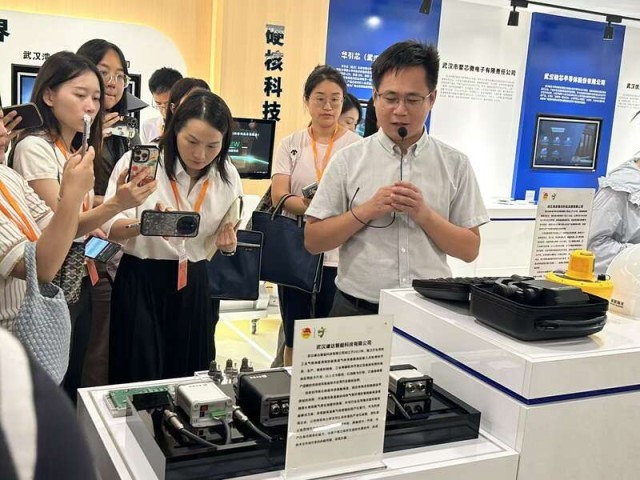 活力中国调研行湖北青创园（光谷）示范园：给创新孵化提速(图1)