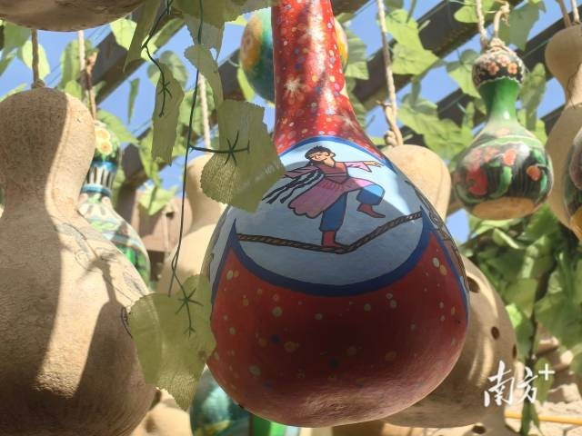 Ӣ��ɳ�����մ徰���ڵĺ�«װ��Ʒ���Ϸ�+ ��ϫ ����