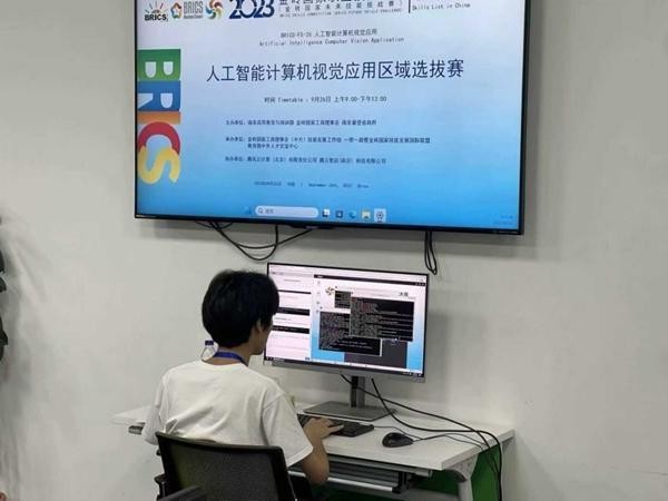 人工智能训练师：在数据海洋中练就“掘金术”