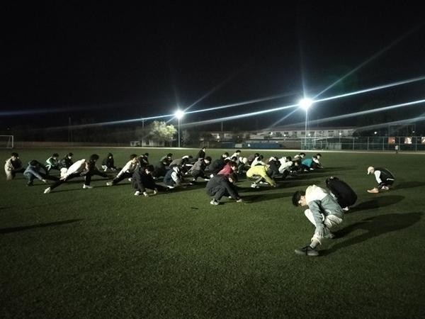 给户外运动系好“安全带”这些高校社团有“秘笈”(图2) 给户外运动系好“安全带”这些高校社团有“秘笈”(图2)