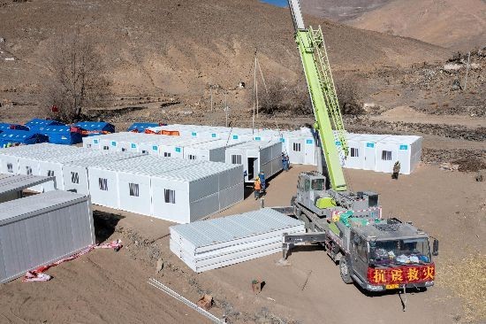 2025��1��9�գ��ڶ����س�������ٴ尲�õ㣬��Ԯ��Ա��ʩ����Ա����ץ����ƶ��巿��ȷ������Ⱥ����ů���������������� ��������