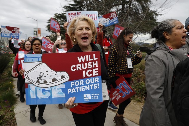 美国移民执法再酿枪击事件，加剧政府“停摆”可能性