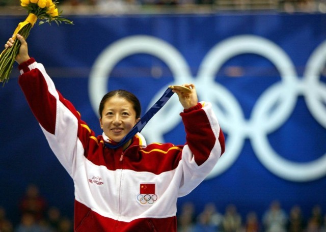 四十六载冰雪路 辉映绚丽中国红——写在米兰冬奥会中国健儿再创历史之际(图2)