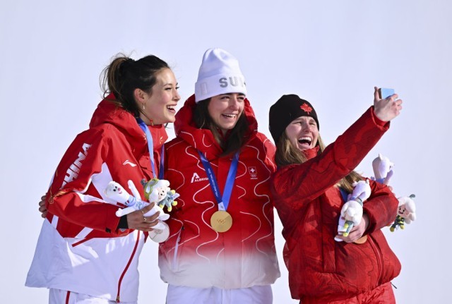 四十六载冰雪路 辉映绚丽中国红——写在米兰冬奥会中国健儿再创历史之际(图6)