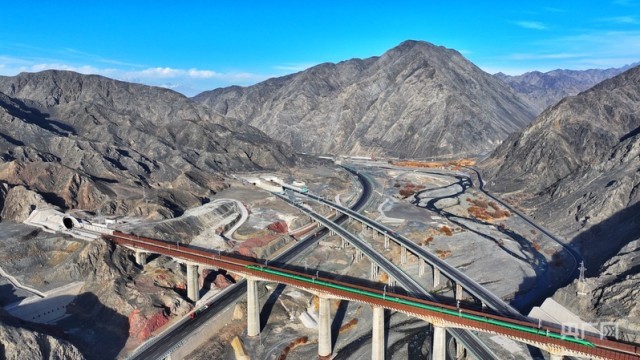 新疆立体交通铸就丝路经济繁荣“黄金廊道”(图4)