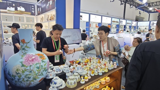 九游app：国潮出海展区的消博参展商：传播好中国文化故事(图3)