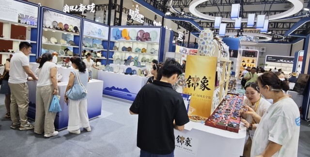 九游app：国潮出海展区的消博参展商：传播好中国文化故事(图4)