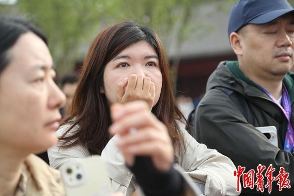 年轻人与机器人一起加速(图8)