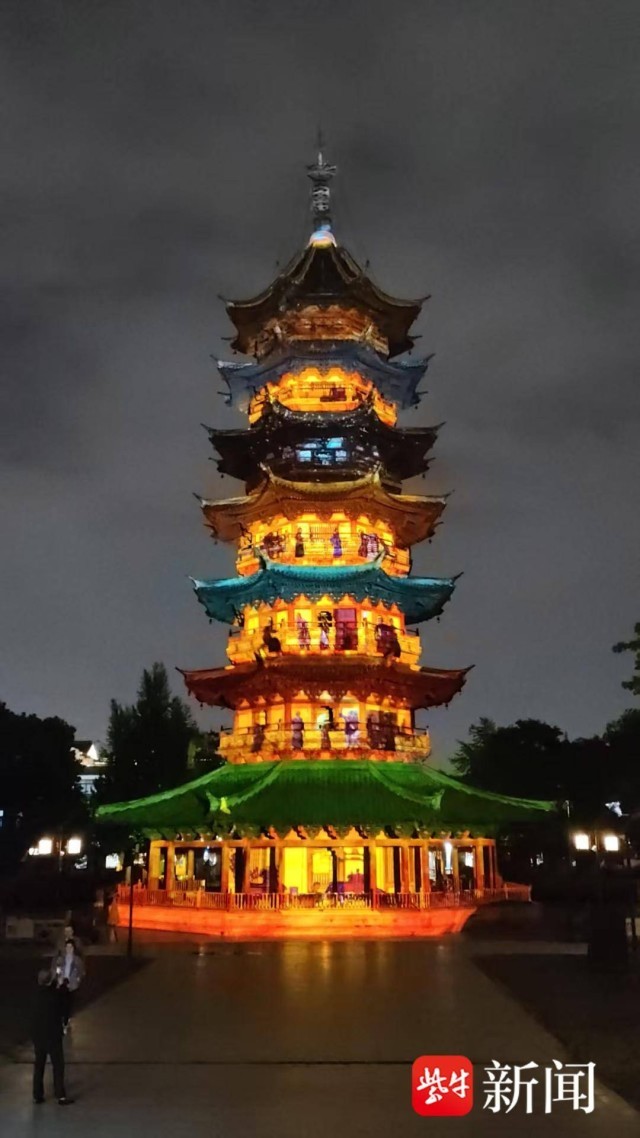 灯火映古城夜游醉姑苏盘门灯光秀点亮姑苏夜经济新图景(图2)