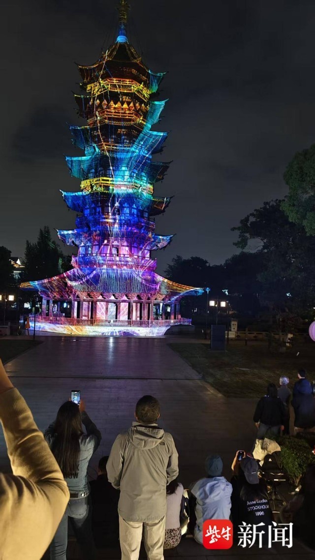 灯火映古城夜游醉姑苏盘门灯光秀点亮姑苏夜经济新图景(图5)