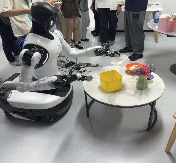 活力中国调研行|柔性“电子皮肤”填补机器人“感知盲区”(图1)
