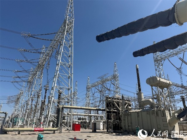 新疆准东经济技术开发区的准东—皖南±1100千伏特高压直流输电工程。人民网 柯明可摄