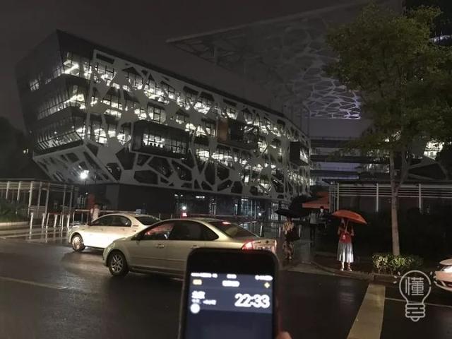 ��Ϊ����Ա���°�ʱ����ع⣬�������֪�������������