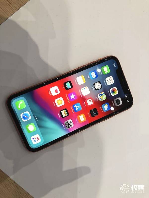 iphonexr现场图赏单摄1200万像素多彩玻璃机身6499起