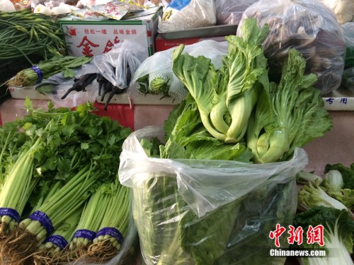 北京某便民超市销售的蔬菜。<a target='_blank' href='http://www.chinanews.com/' _fcksavedurl='http://www.chinanews.com/' ></table><p align=