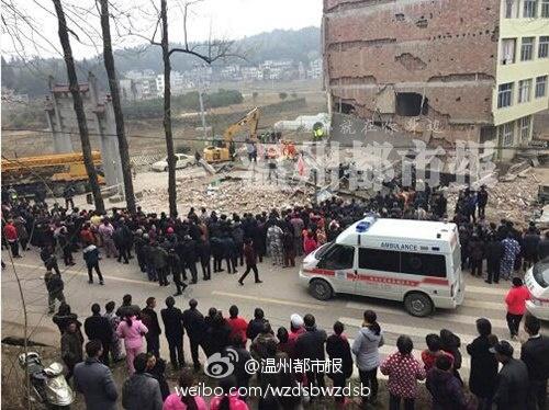 温州民房倒塌:两间民房内有人在家被埋 尚无人获救