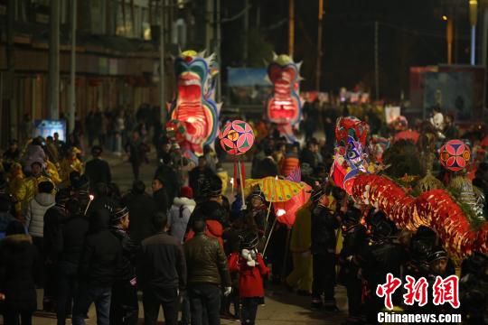 新春走基层之贵州施秉百龙齐舞闹新春