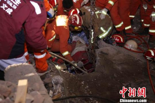 浙江文成63岁老人被困14余小时后获救 曾打出求救电话