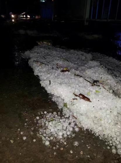 云南江城县遭遇冰雹灾害：最大冰雹直径达19毫米