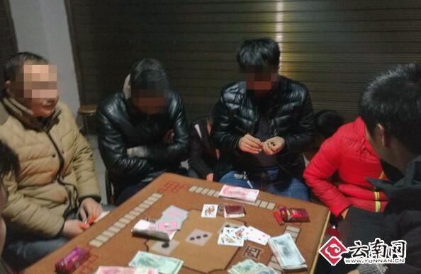春节期间不忘“捞金” 云南永善8人聚众赌博被警方一锅端