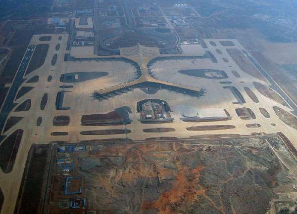 昆明机场连发多起无人机非法飞行事件 警方正在调查