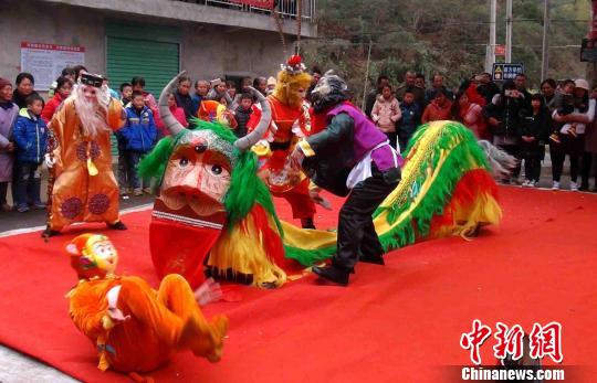 �ֳ�ͷ����ߣ���������ա�ɳ�򾻵���Ա��������ϲ������衰��ţʨ�������ƽ����