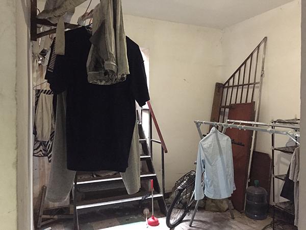 上海一地下室租住33户人家 公安消防部门执法查封