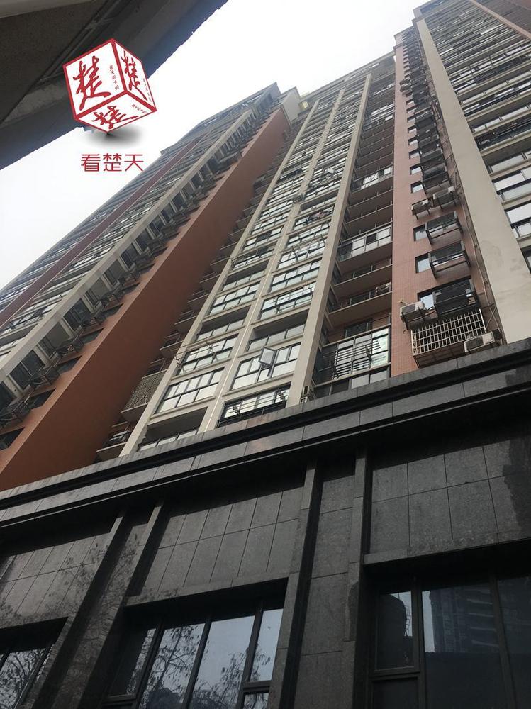 装修工坠楼身亡 业主嫌不吉利禁遗体走楼内