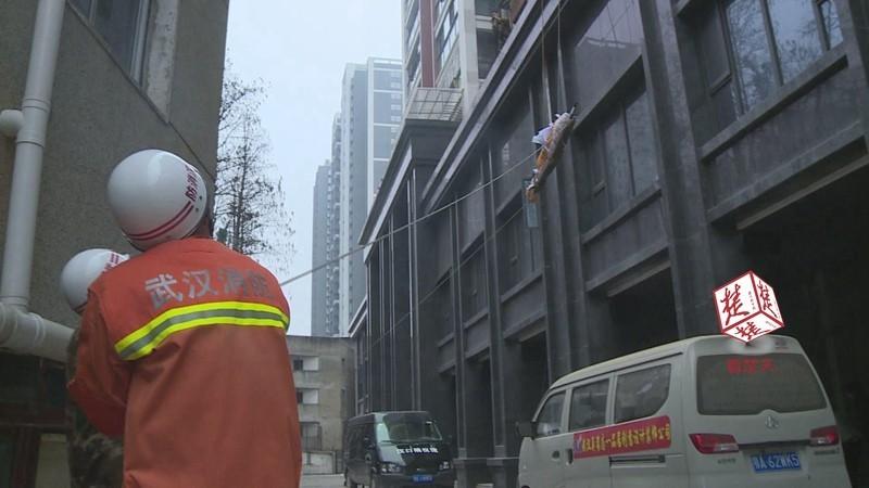 装修工坠楼身亡 业主嫌不吉利禁遗体走楼内