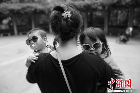 上海女摄影家作品展启幕诠释“她”镜中的平等