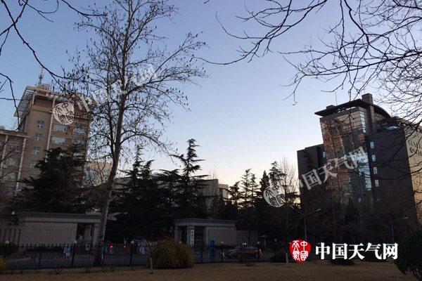 北京早晚温差12℃ 明起停暖需注意保暖
