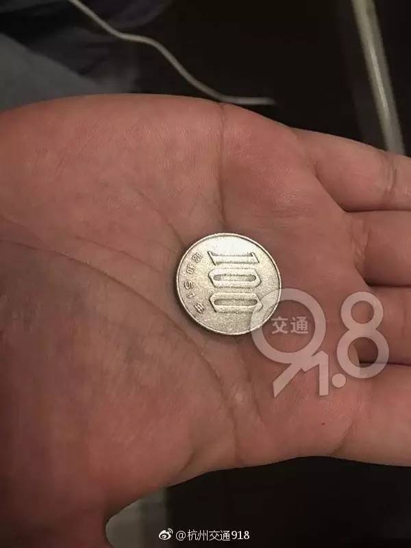 �������ӵ����Զ���Ʊ����һ��Ʊ �³�100��Ԫ