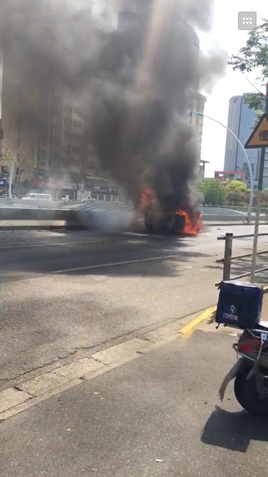 �����ֺ���·һ;�����⳵��� �ֳ�Ũ�̹���