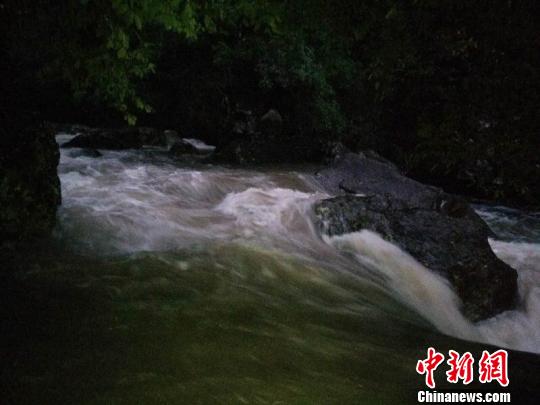 ������̩ǿ������ɽ�鱩�������ٱ��ɹ�Ӫ��44��������Ա