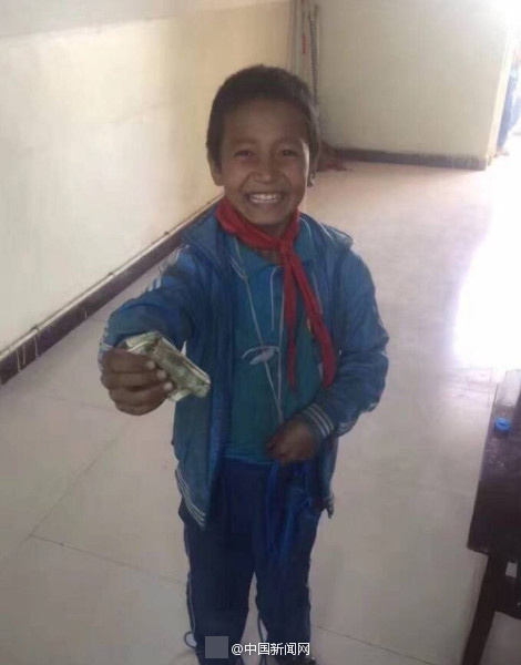 攒35张皱巴巴零钱 请老师帮买个好点的足球