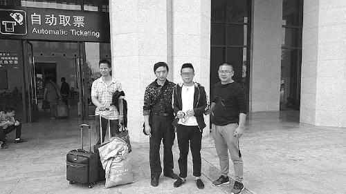 ���Ӽٰ�Ů������ƭǮ ���Է����������ս�Ǯ