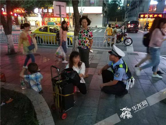 街头卖唱女惊扰高考生复习被举报决定高考后再来