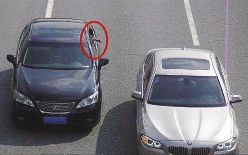 �������õ�������魺ˡ�ʯ�ӣ����조�¹ʡ�(ͨѶԱ��ͼ)