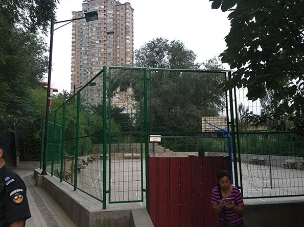 洛阳广场舞抢地打架大爷发声:老人们伤不起!