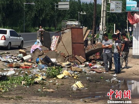 直击河北围场9死28伤车祸现场 交通已恢复正常